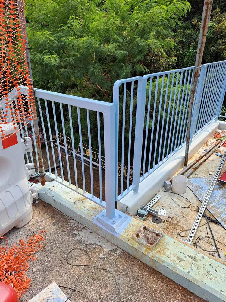 訂造鉛水-不銹鋼-鋁-馬路欄桿欄河圍欄-天橋-行人路-馬路-樓梯-TYPE2-鐵欄杆-馬路欄杆-Iron-railing-鍛鐵欄河-訂做-訂製-鐵器供應商-鐵器冷貨-鋼鐵廠-鐵器工程
